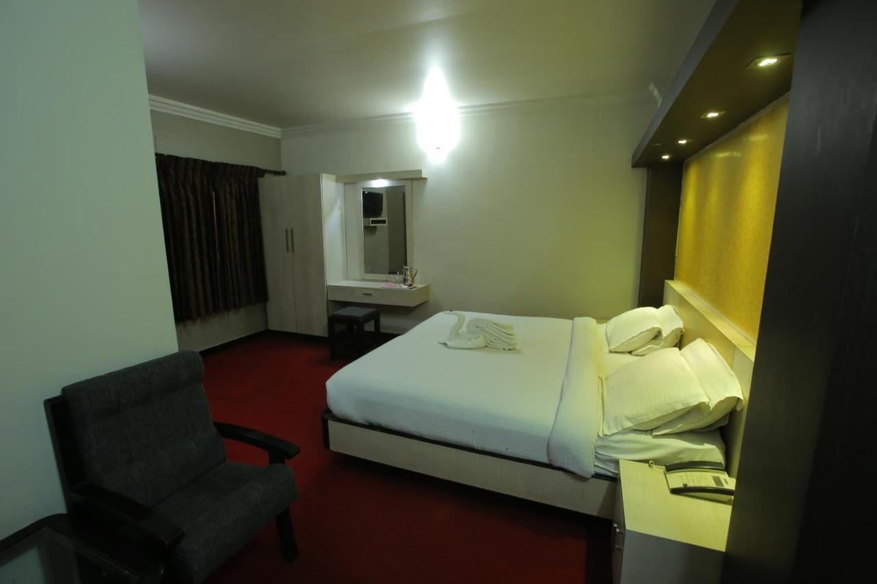 Hotel City Palace Ooty Exteriör bild